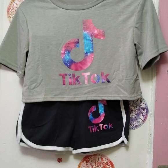 NWOT TIK Tok Crop Top T-Shirt with Shorts 2pcs Set (XS) - Picture 5 of 5